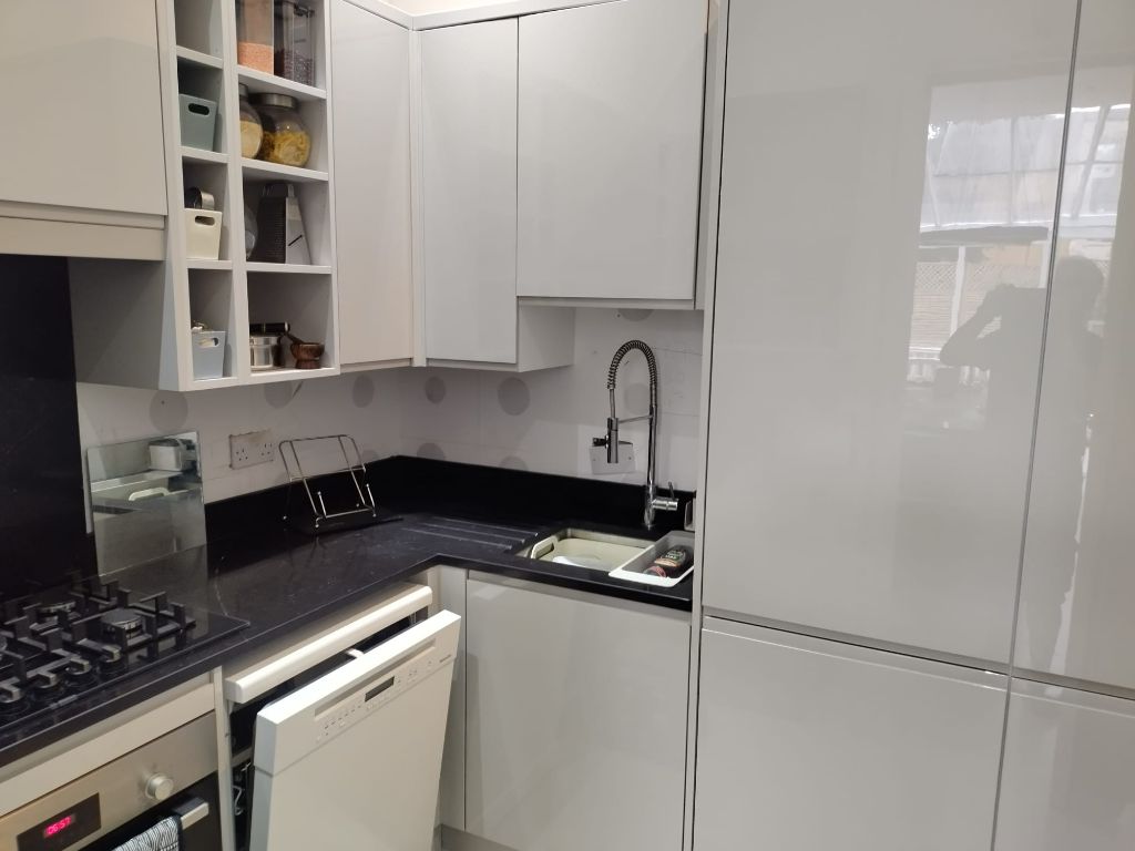 White gloss kitchen with black worktop